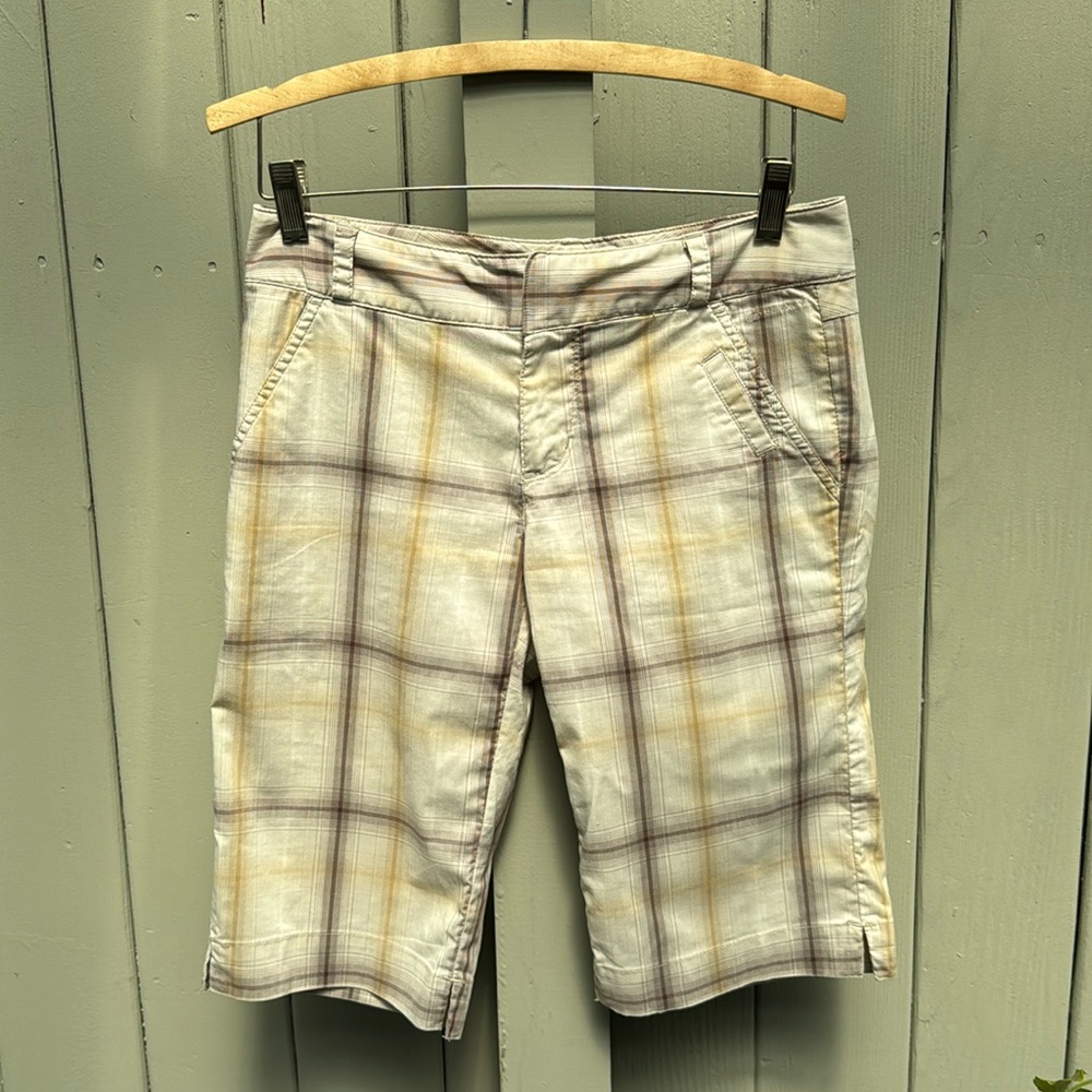 Columbia W4 Quick Dry Plaid Shorts